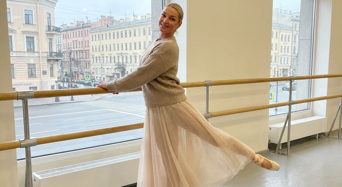 Анастасия Волочкова представит на сцене «Театра на Цветном» насыщенную программу, включающую танцы и песни. Фото: нейросеть