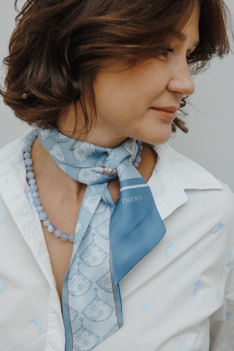 Бренд TRIORA, коллекция Япония: колье из голубого агата, дизайнерская брошь "Японский веер" и шелковый шарфик Твилли