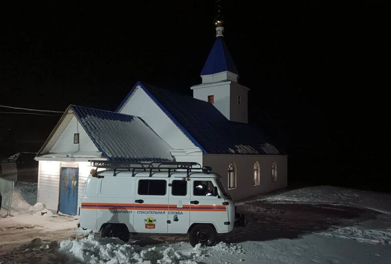 Сотни жителей Сызрани ночью побывали на подворье Святого источника, но окунуться решились не все