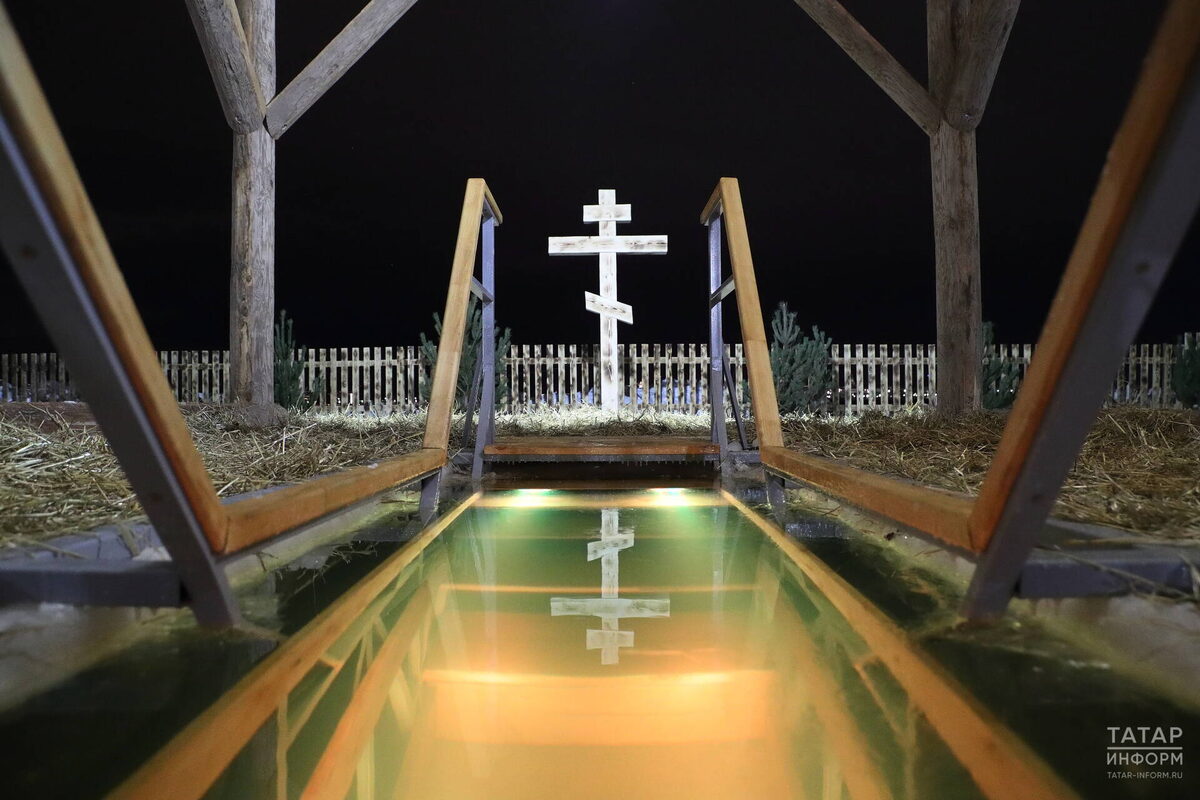 Накануне митрополит Кирилл совершил чин великого освящения воды в реке КазанкеФото: © Михаил Захаров / «Татар-информ»