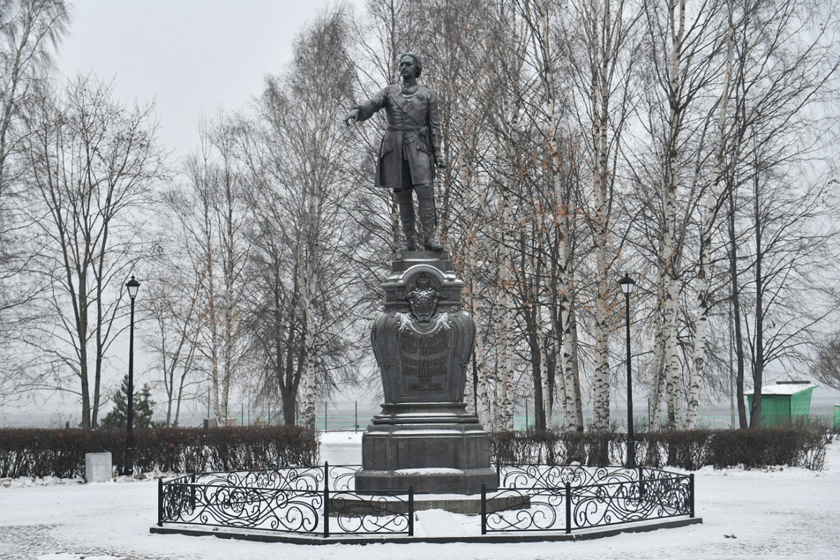    Памятник Петру I на набережной Онежского озера у Речного вокзала. Фото: ИА «Республика» / Сергей Юдин