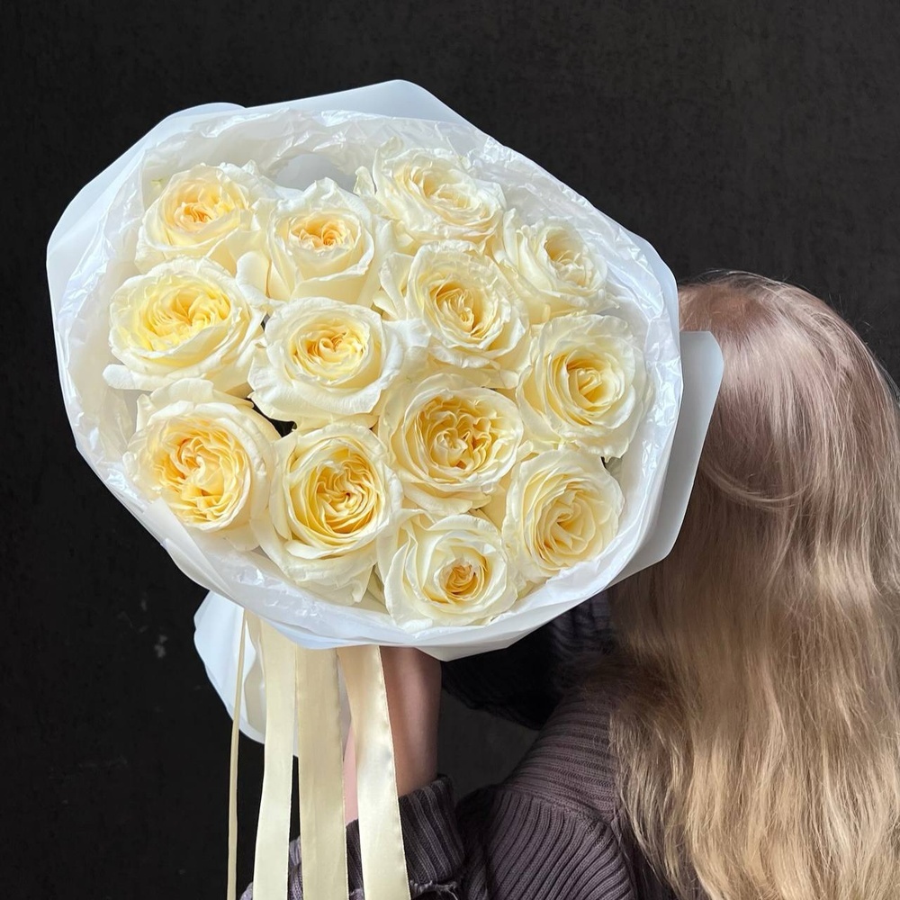 Букет ароматных пионовидных роз цвета сливочного масла от Карины, флориста Розмаркт