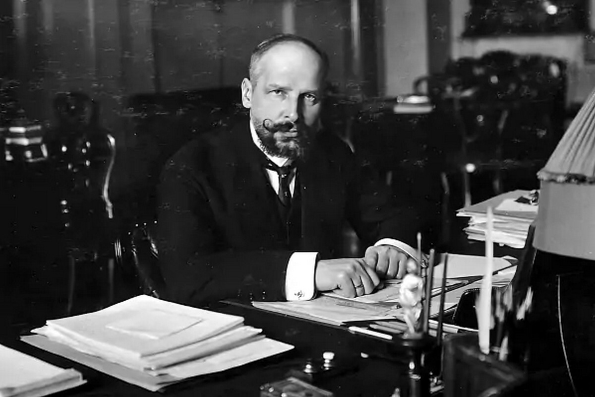 Петр Столыпин у себя в кабинете.Из интернета.