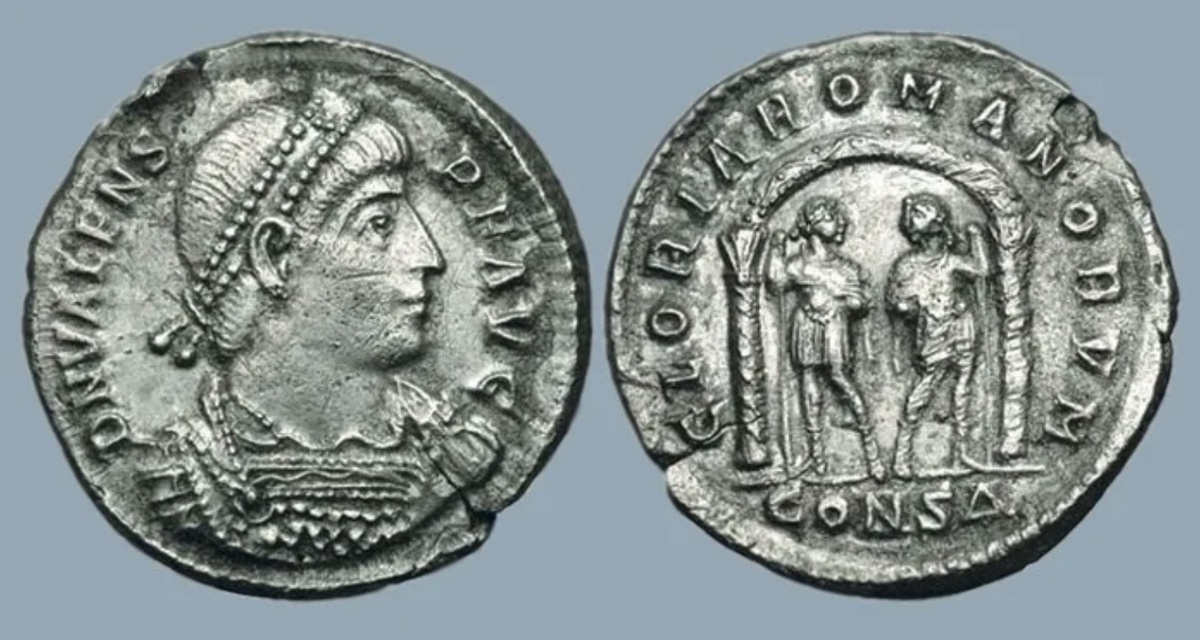 Византийские милитаристический - редкая и красивая древняя монета. Фото из сети