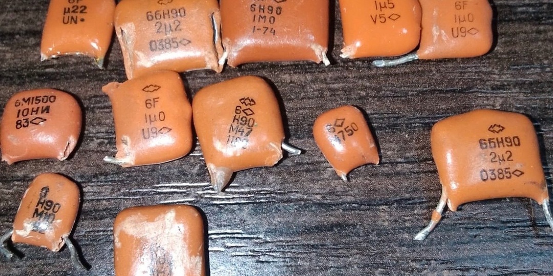 Советские конденсаторы: не просто ностальгия, а источник ценного металла. Как радиолюбителю превратить старый электронный лом в деньги