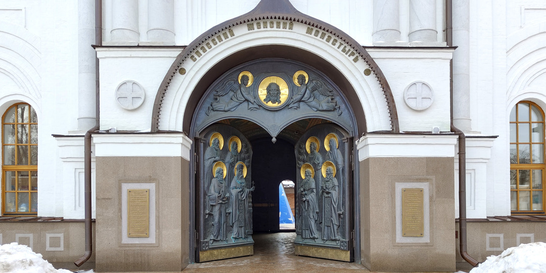 Ульяновский Венец: Карамзин в женском платье, возрождённый Спасский монастырь, модернизм вместо исторической застройки и другое