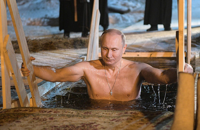    Владимир Путин поучаствовал в крещенских купаниях.kremlin.ru