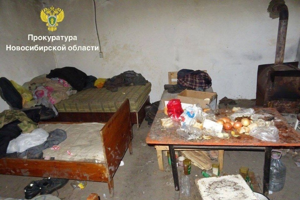    Людей заставляли работать по 16 часов в сутки без оплаты. Фото: пресс-служба прокуратуры по Новосибирской области.