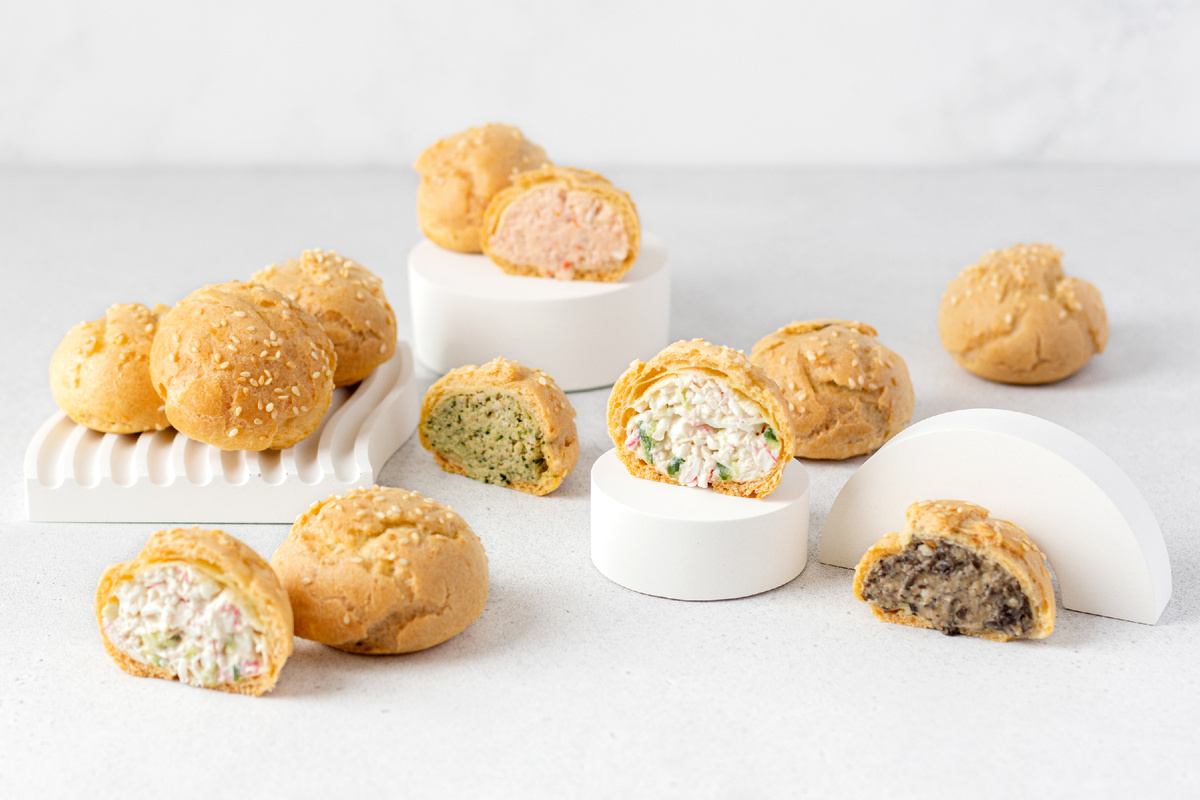 Профитроли с сытными и салатными начинками - идеальная закуска и самостоятельное блюдо, если нужно быстро накормить гостей, коллег и друзей