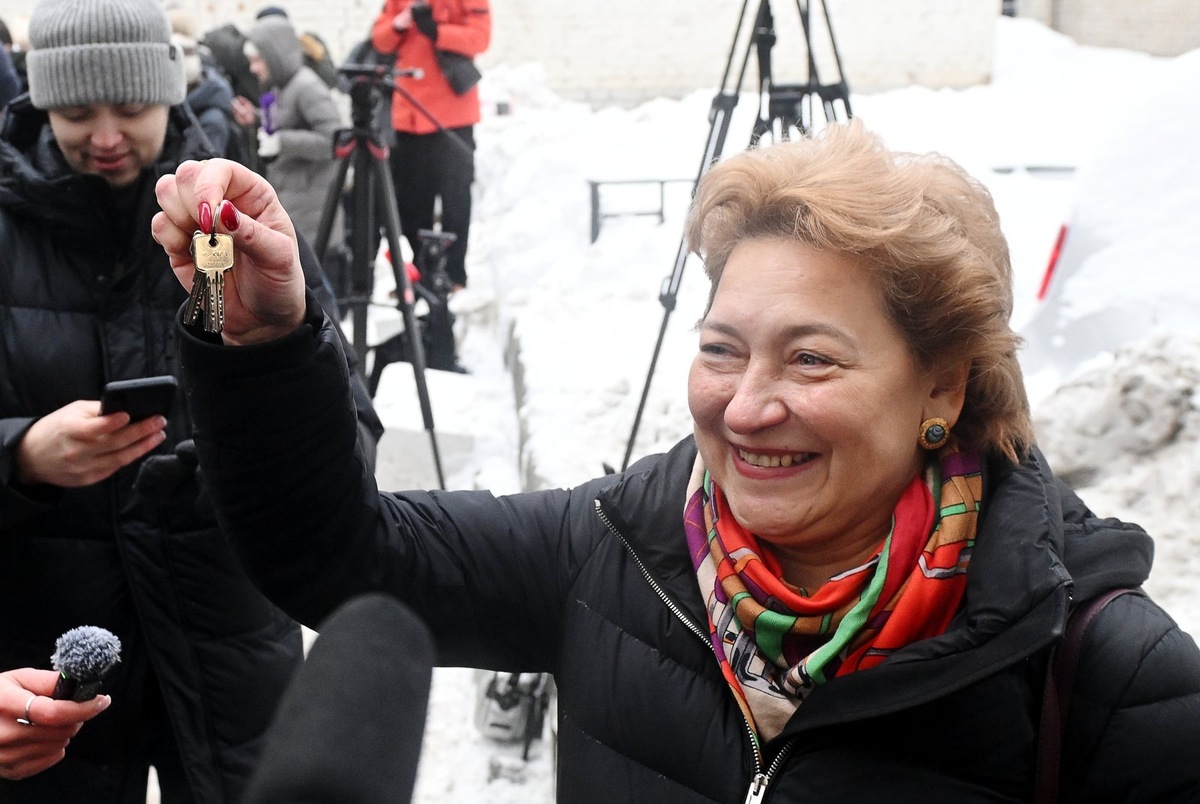    Светлана Свириденко с ключами от квартиры