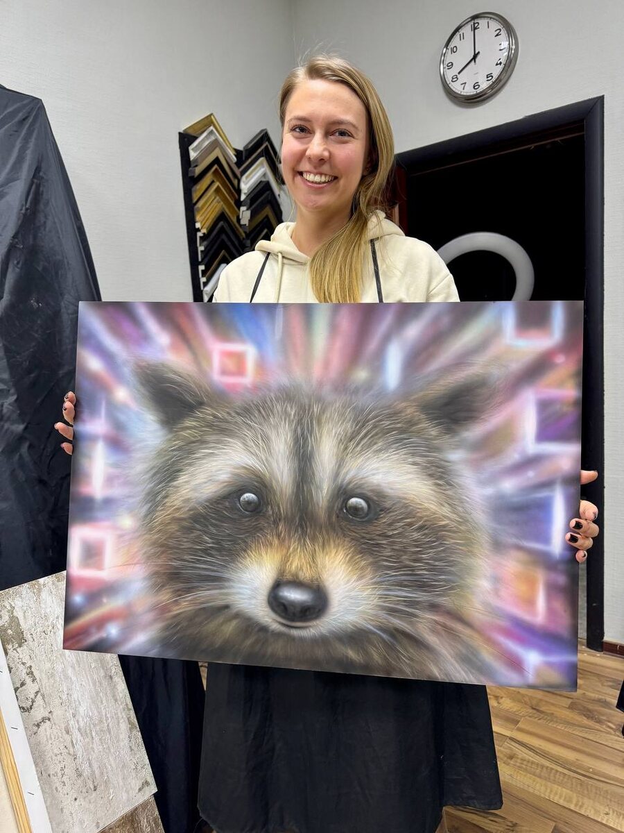 Если ты художник и чувствуешь потолок — возможно, это знак освоить аэрографию.