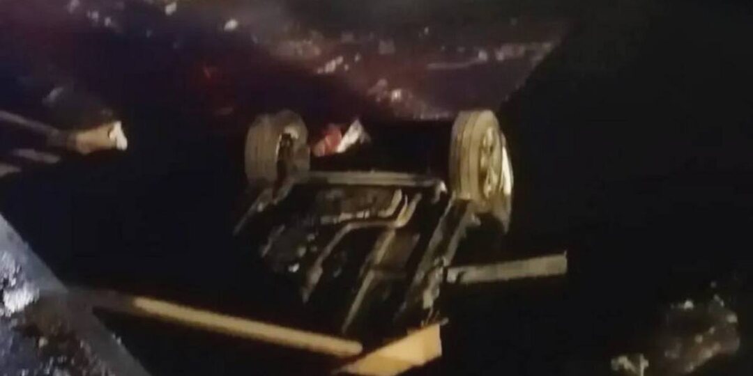 В Ростовской области погибла девушка-водитель, упав на автомобиле с моста в реку