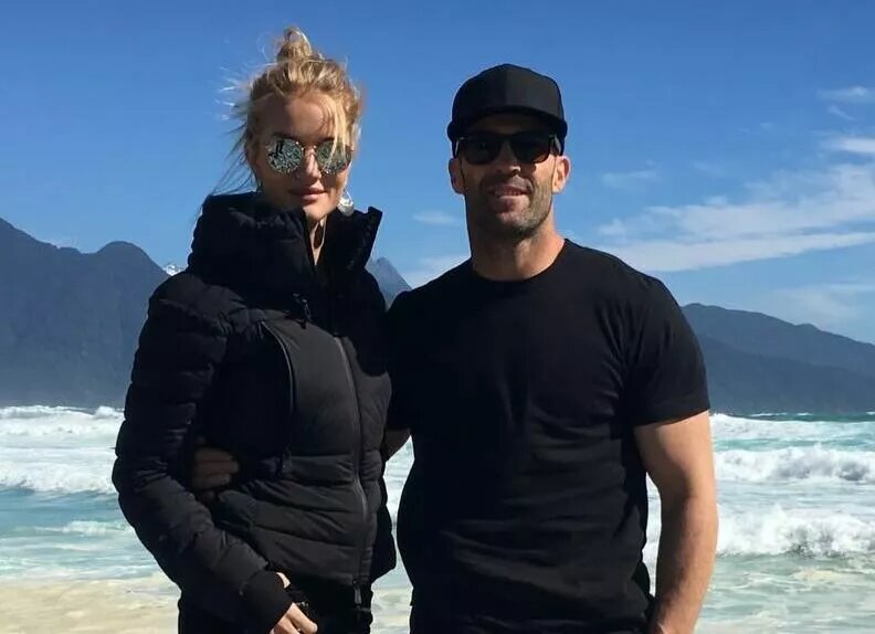    Фото дня: Рози Хантингтон-Уайтли показала, как они с Джейсоном Стейтемом провели 2016-й