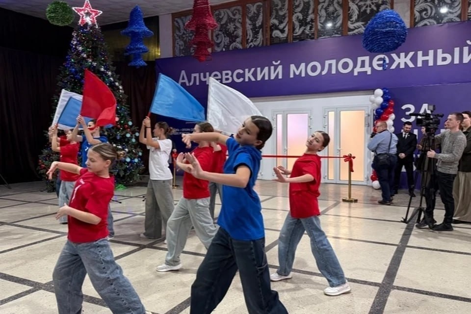    Открытие молодёжного центра в Алчевске Валерия РАЗИНА