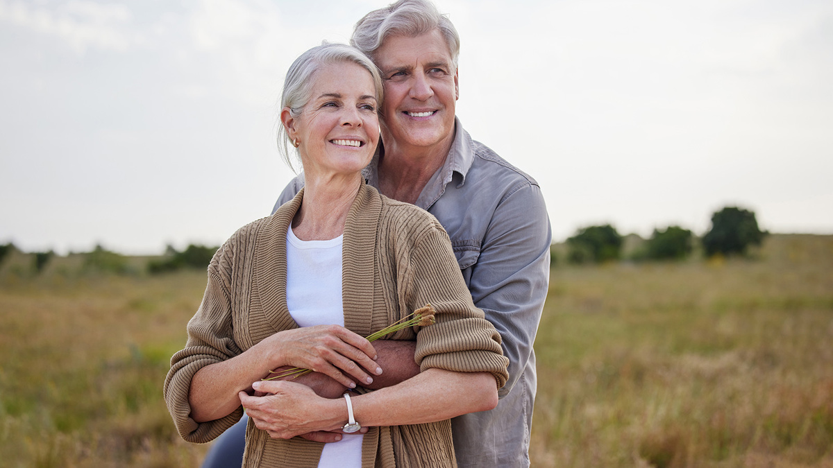 без лишних слов принесла ему пирог с капустой