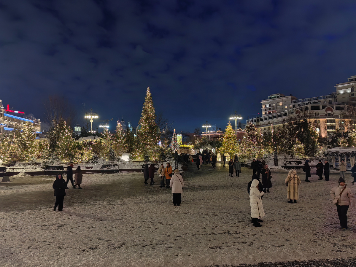 Фото автора \ вид с крыльца  Большого театра