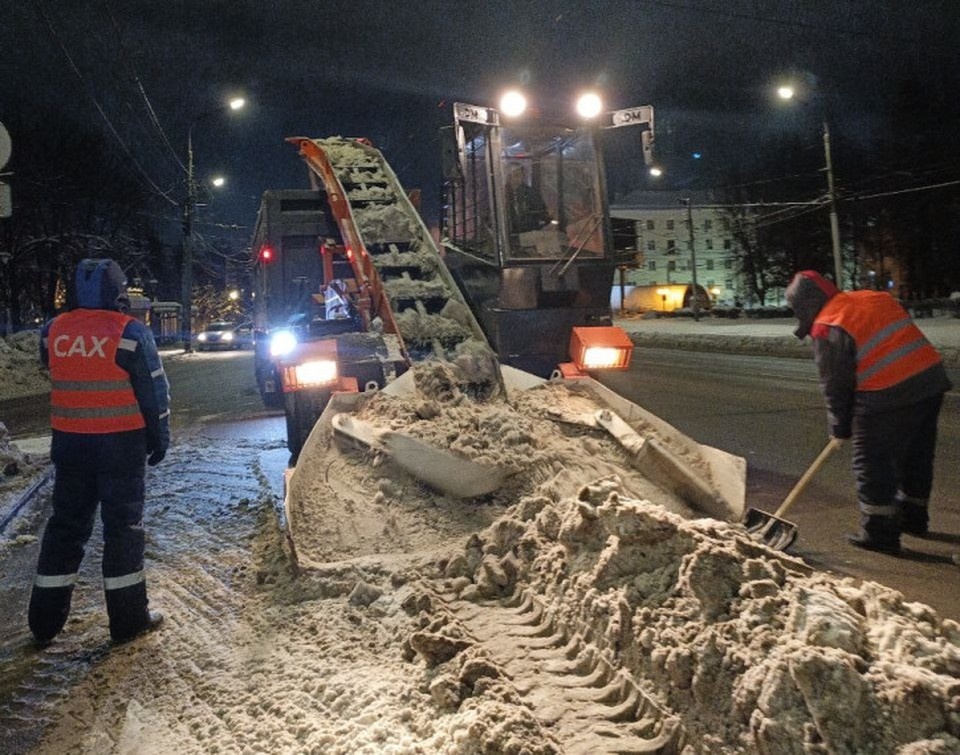    В Туле более 300 единиц техники и 320 человек работают на круглосуточной уборке снега материалы пресс-служб