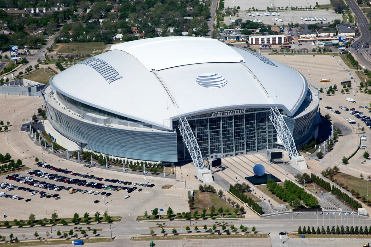 Эй-ти-энд-ти Стэдиум - стадион с раздвижной крышей в Арлингтоне, штат Техас, США.