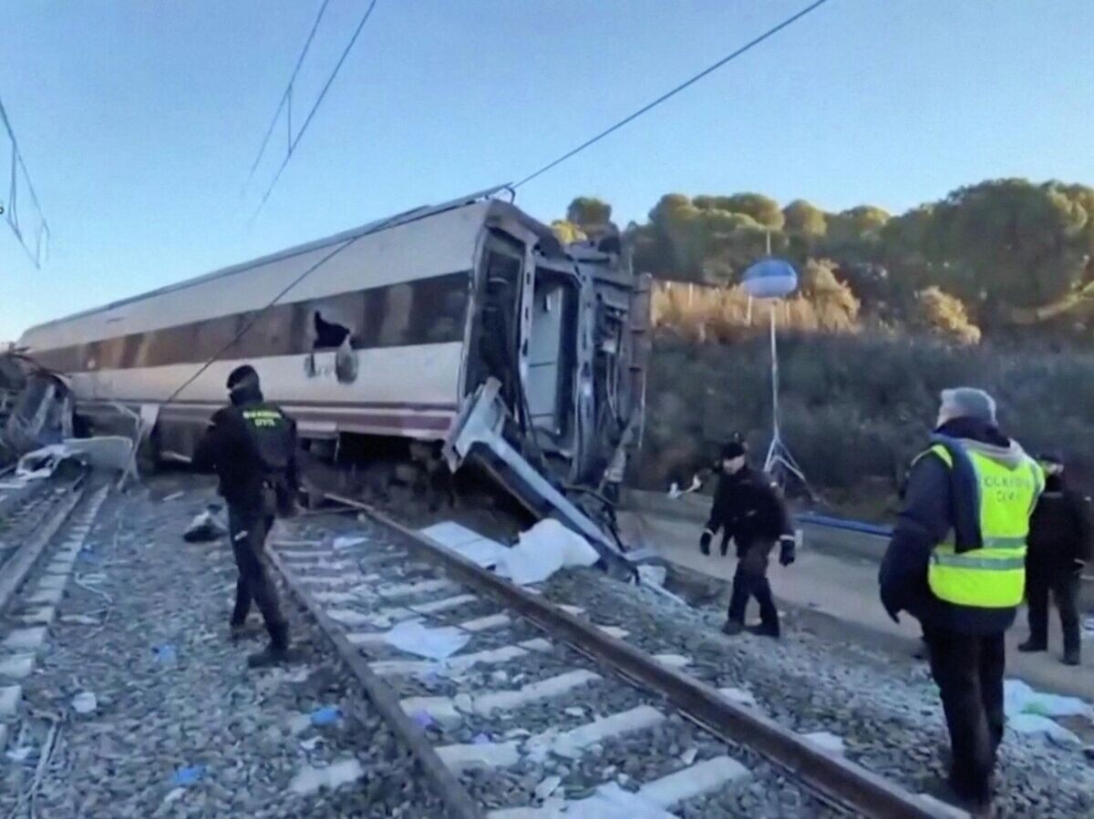    Место столкновения скоростных поездов в Испании | © REUTERS / Guardia Civil