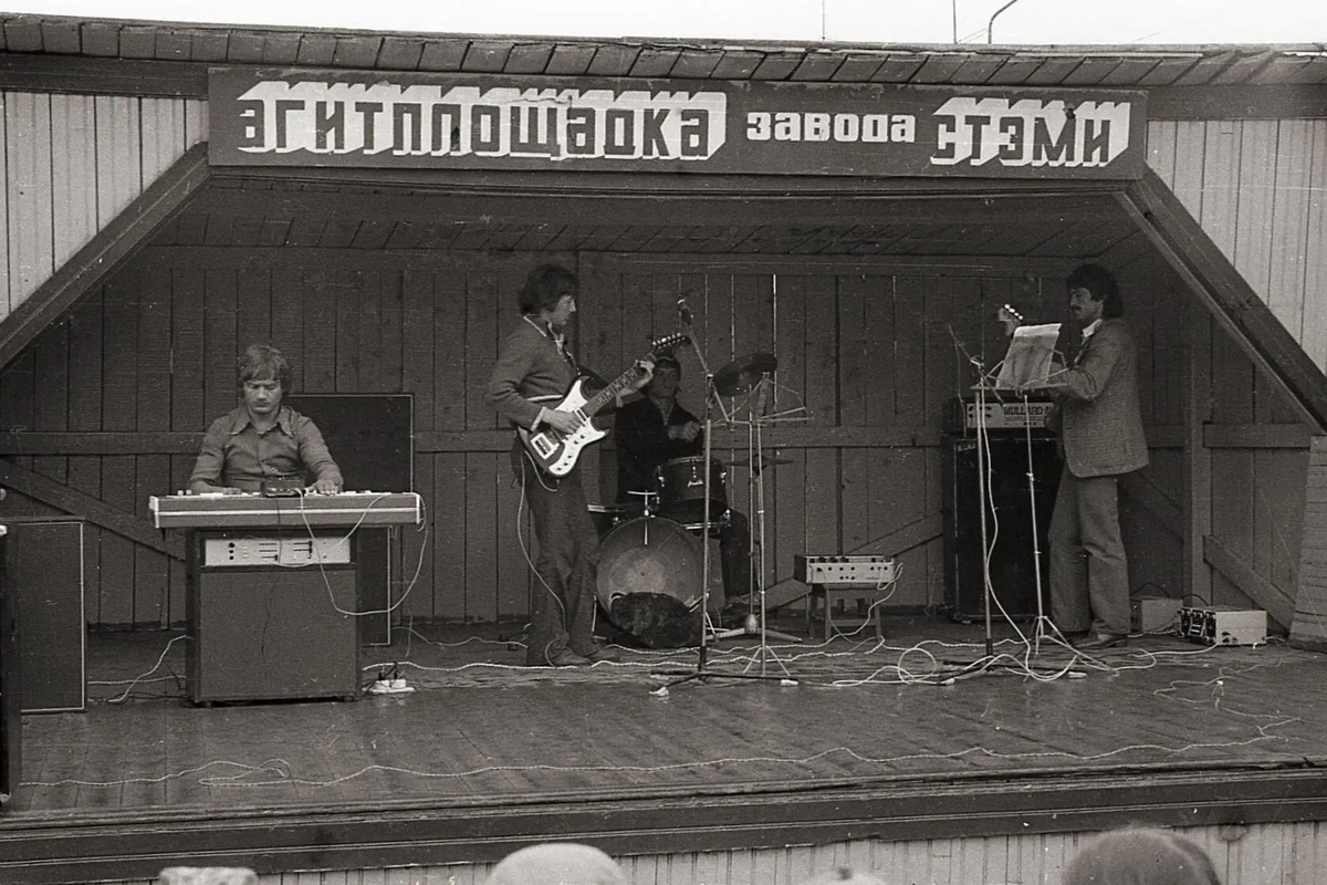 г.Братск. Коля Григорьев(клавиши) и команда.