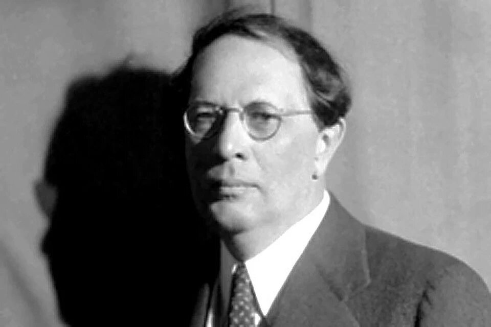 Алексей Николаевич Толстой называл себя третьим графом Толстым русской литературы