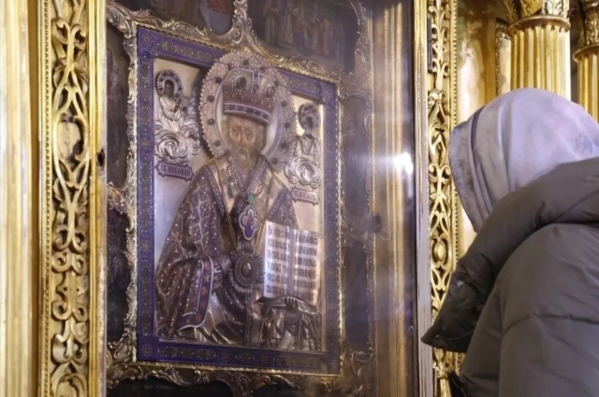    В Петербурге завершилась реставрация образа Николая Чудотворца XVIII века