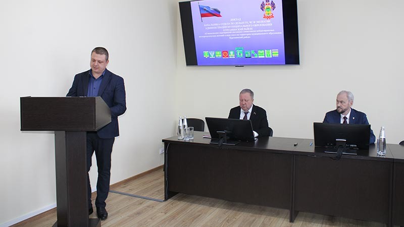    Основная тема – обильный снегопад и ликвидация его последствий