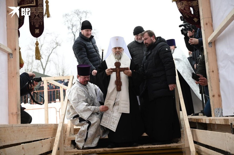    Главную купель освятил митрополит Санкт-Петербургский и Ладожский Варсонофий. Алексей БУЛАТОВ