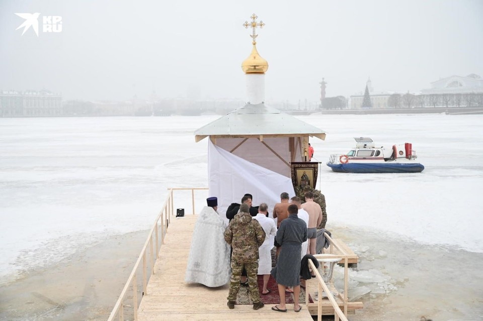    В Петербурге в этом году оборудовали 17 официальных купелей. Алексей БУЛАТОВ