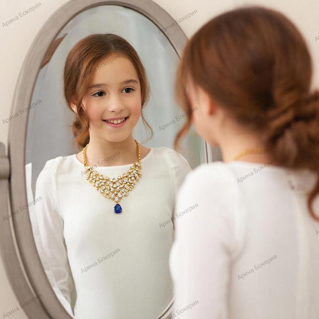 Наденька знала, что нельзя брать бабушкины украшения без спросу, но разве можно удержатья и не примерить такую красоту