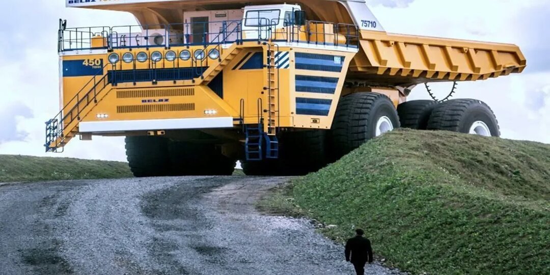 Самые большие карьерные самосвалы в мире: гиганты, которые двигают горы