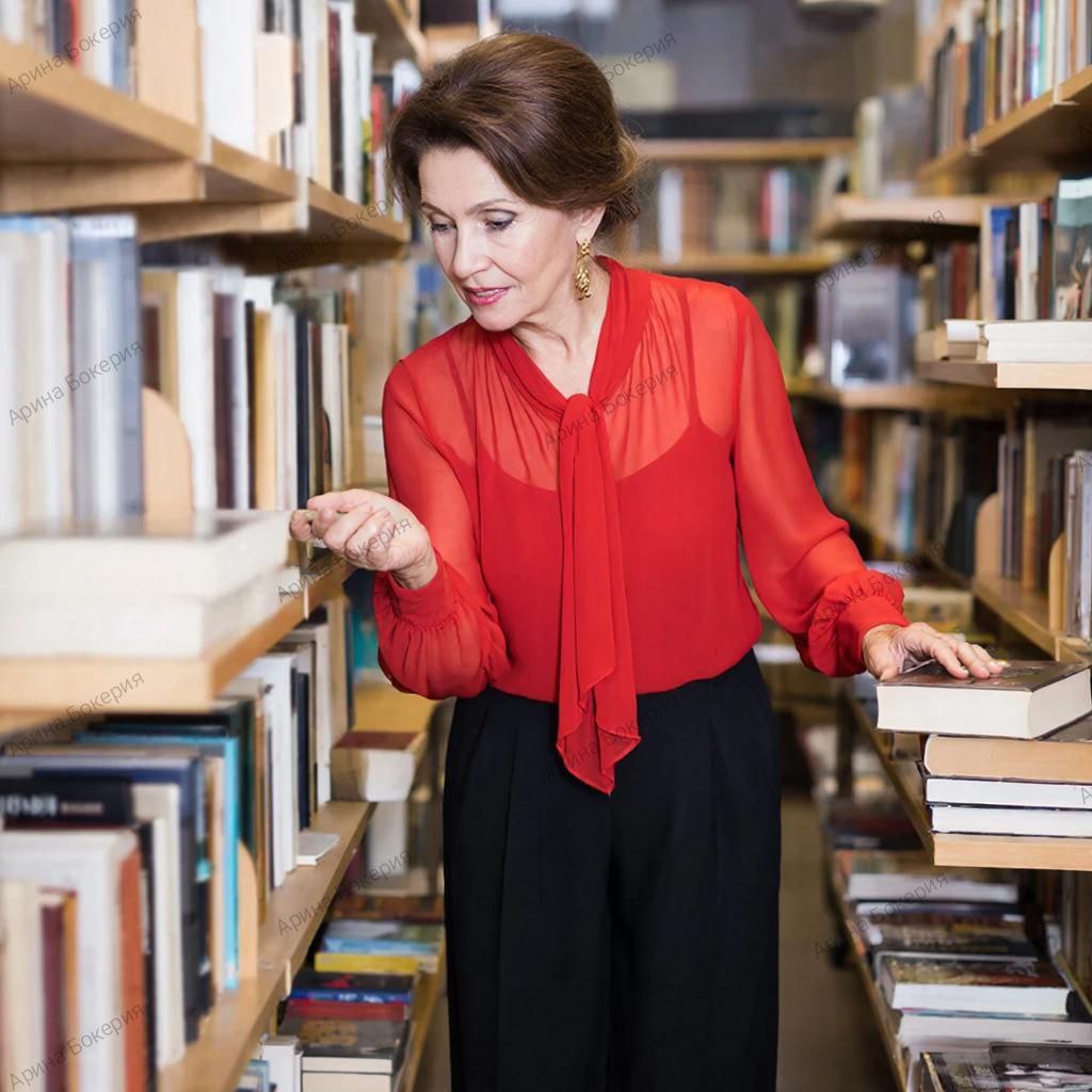 Надежде Васильевне снились непонятные сны, будто известная целительница Эвджена велит ей отправится на поиски семейного талисмана, который Надя обронила убегая от чудища из подземелья в старинном городе