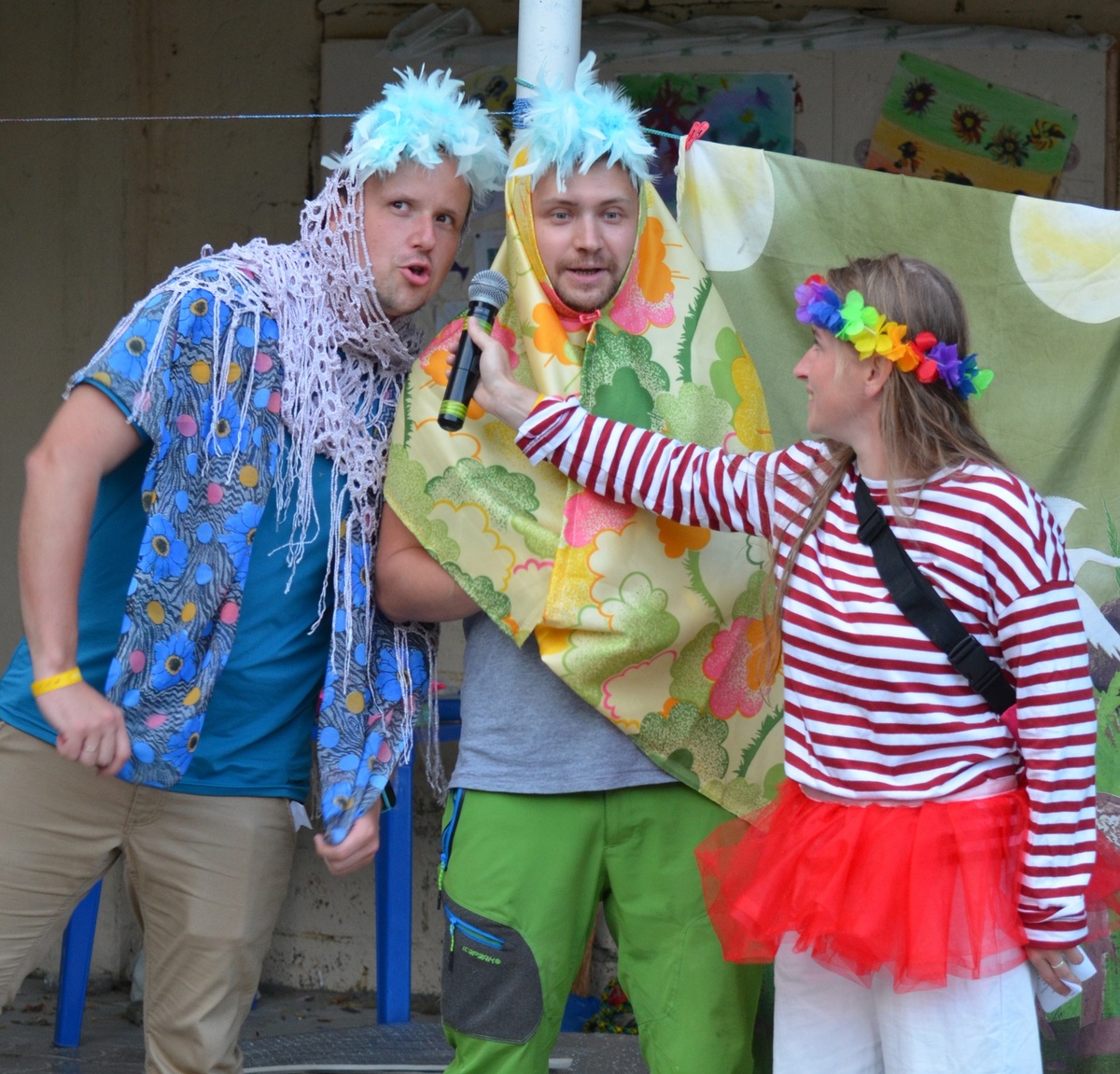 В наших семейных лагерях родители прокачивают свою творческую часть. Но это невозможно сделать насильно, только при искреннем желании взрослого человека.