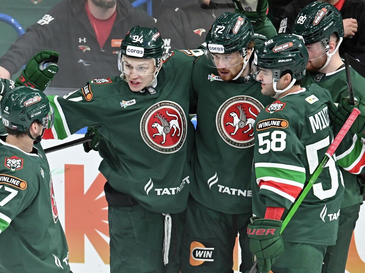    Хоккеисты "Ак Барса" | © РИА Новости / Максим Богодвид