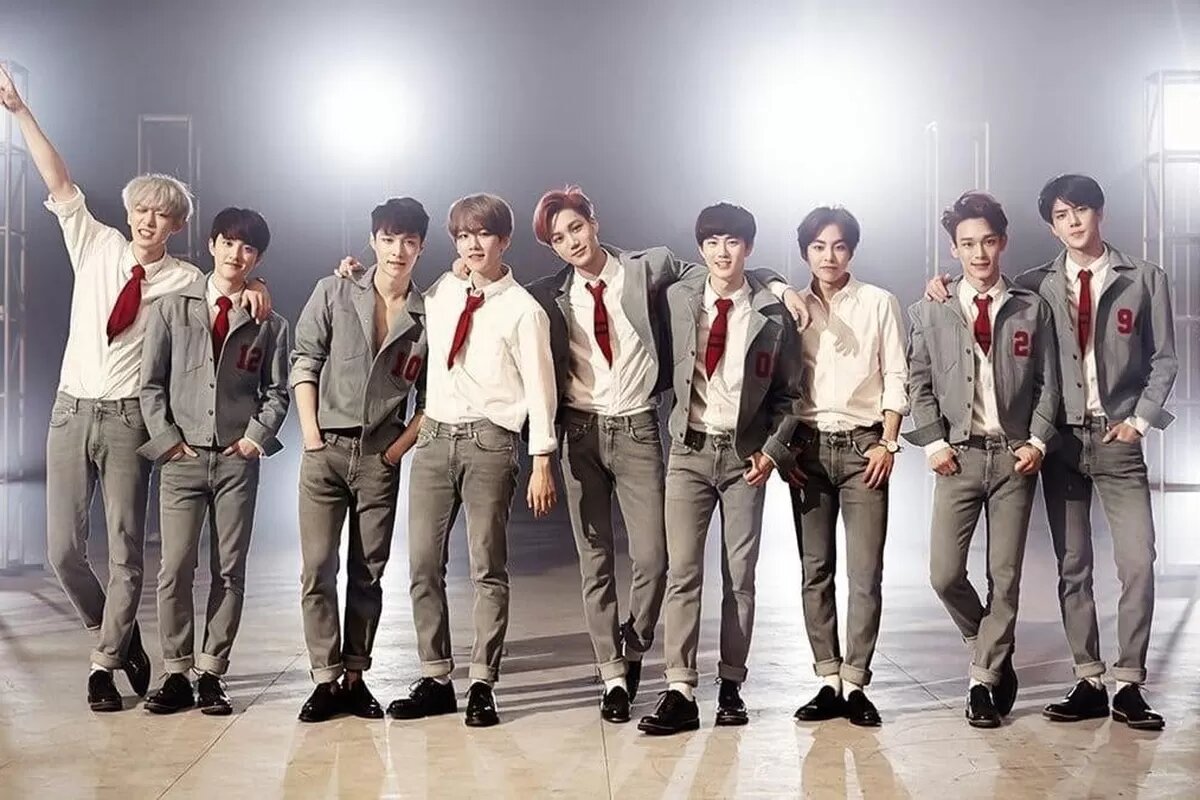 EXO полным составом - 9 человек