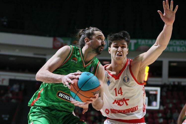 УНИКС обыграл МБА-МАИ со счетом 82:71 (на фото с мячом — Алексей Швед)Фото: Ксения Богданова, unics.ru