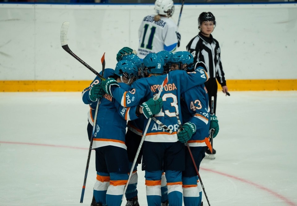    Женская команда «Сахалин» одержала победу в дебютном матче программы «Яркие матчи». Правительство Сахалинской области