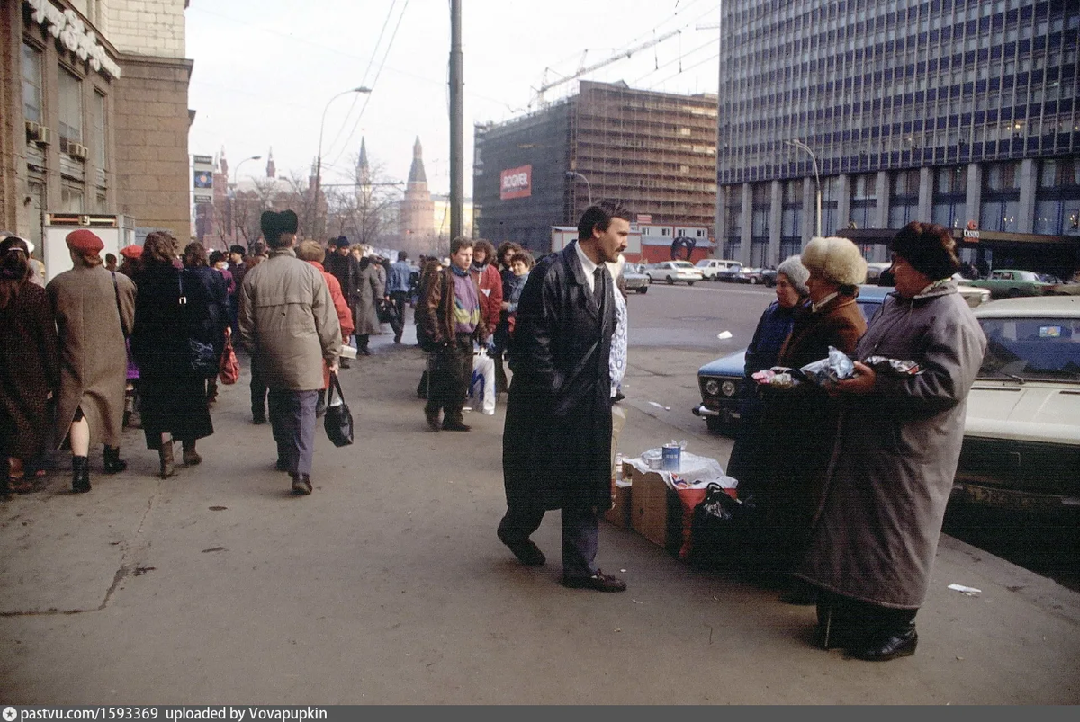 Источник: https://pastvu.com/p/1593369?history=1656669482968