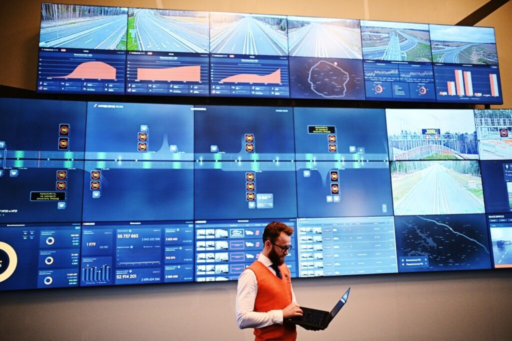    Пункт управления Центральной кольцевой автодороги. Владимир Астапкович / РИА Новости