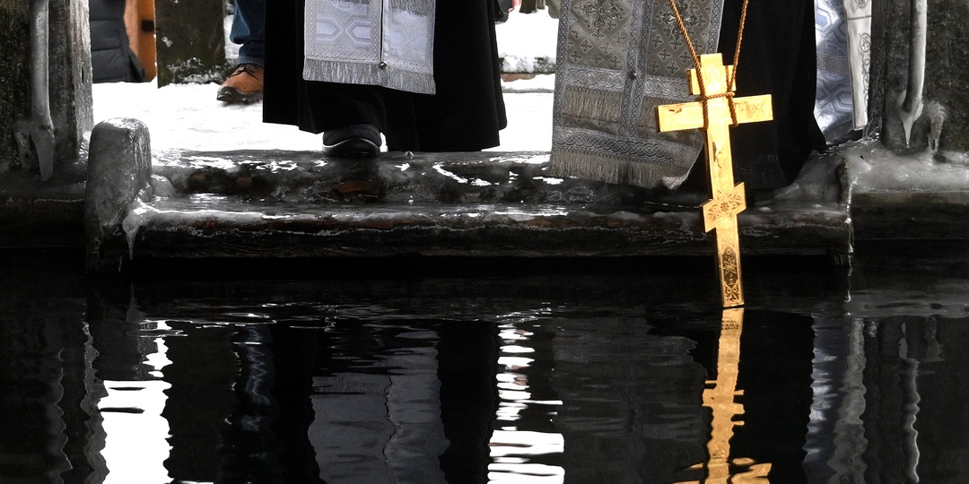 Губернатор Мурманской области Андрей Чибис искупался в крещенской проруби