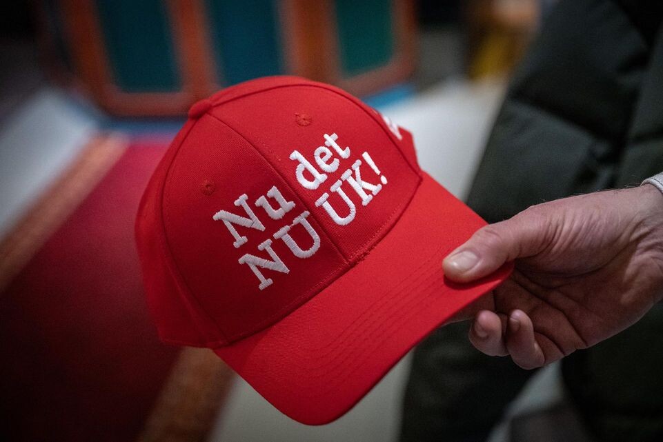    В Гренландии создали свою версию кепки MAGA «Теперь это Нуук! Пусть Америка исчезнет» Johan Nilsson / TT / www.globallookpress.com