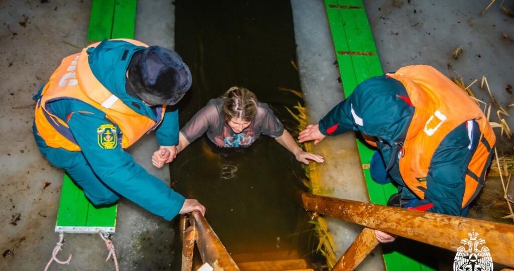 Стало известно, сколько смолян приняли участие в крещенских купаниях