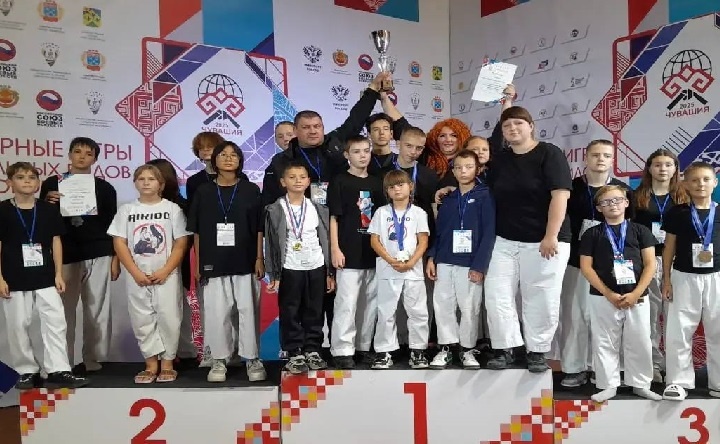 Воспитанники клуба по казачьему боксу. Фото пресс-службы администрации Азовского района