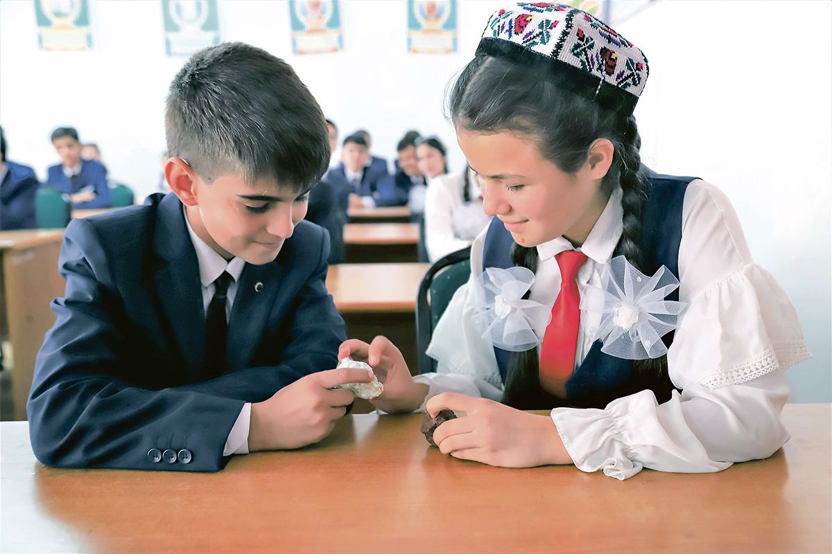 На сегодняшний день проект УГГУ «Юный геолог» реализуется в пяти школах Душанбе. Фото: Русский дом в Душанбе