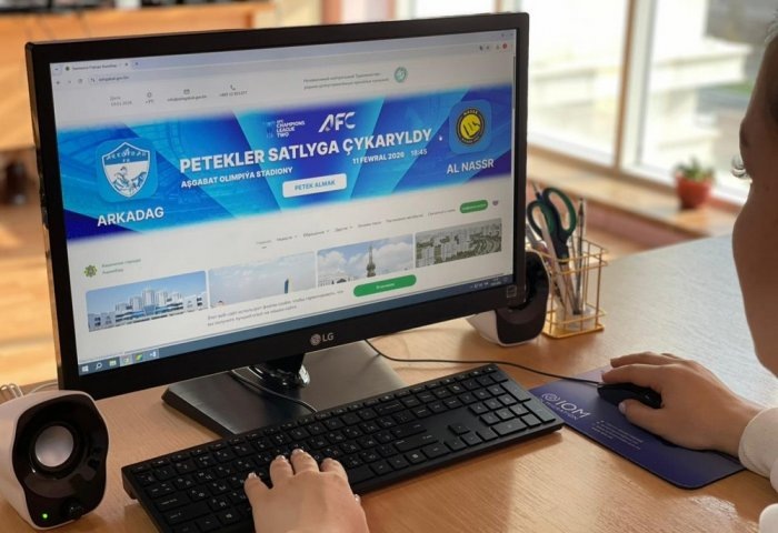 Пользователь приобретает билет на футбольный матч между клубами «Аркадаг» и «Аль-Наср» через онлайн-платформу.