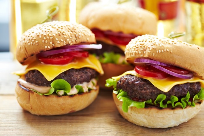 5 вещей, которые Вы никогда не должны есть или пить в самолете.