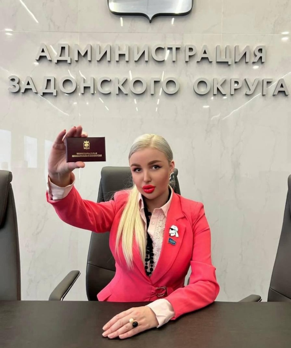 Яндекс. Как я понимаю, дело совсем не в этой фотографии. 