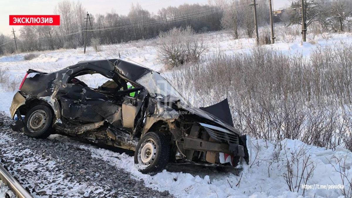 ДТП с поездом в Локнянском районе 18 января. Фото: ПАИ