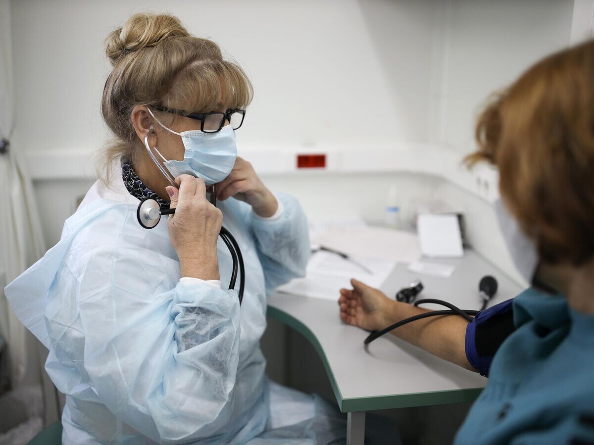    Женщина на приеме у врача | © РИА Новости / Виталий Тимкив