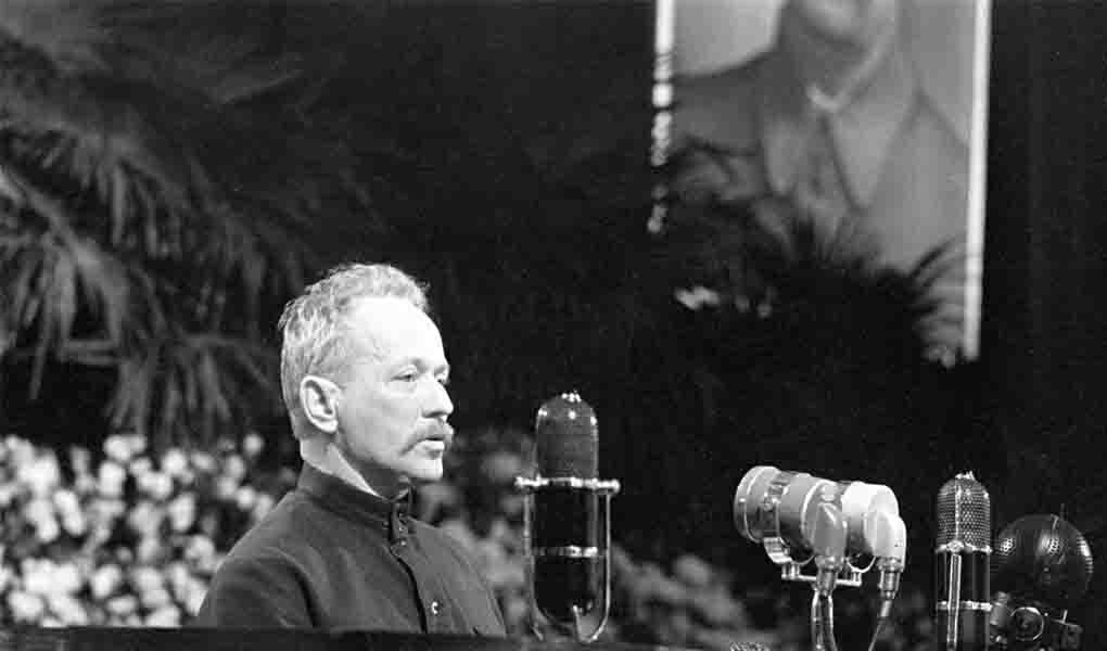 Выступает М.А. Шолохов